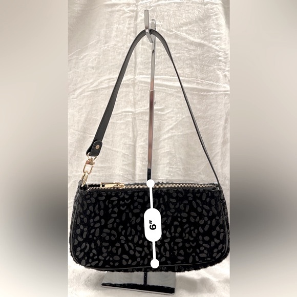 Black textured handbag - Picture 9 of 13